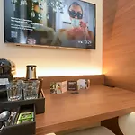 Novallure Centre 호텔 *