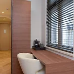 Novallure Centre Hotell *