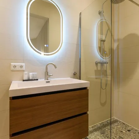 Hotell Novallure Centre *