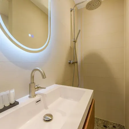 Novallure Centre Hotell *