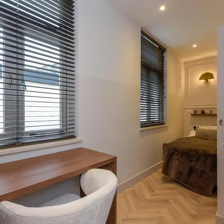 Novallure Centre Otel Lahey