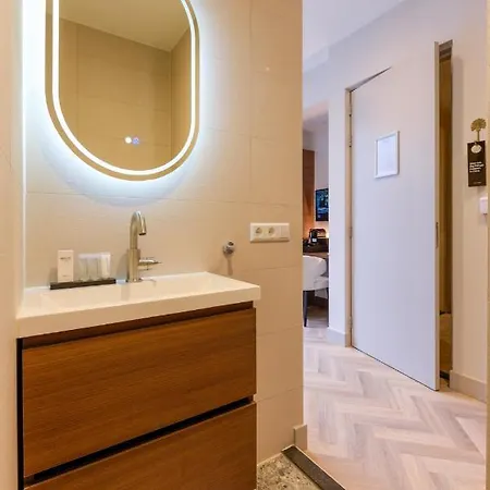 Novallure Centre Otel Lahey