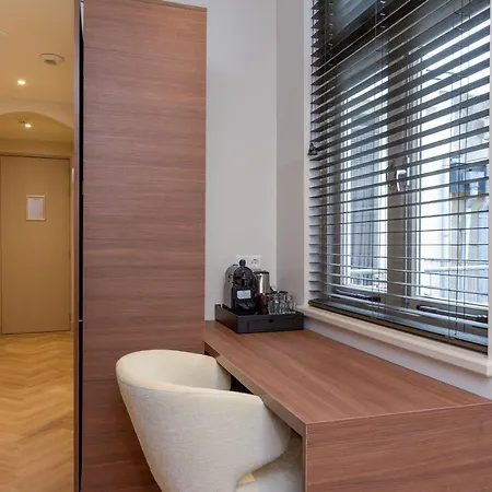 Novallure Centre Hotell *