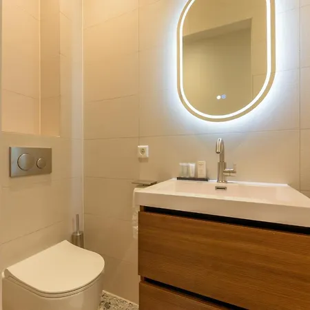Novallure Centre Hotell *