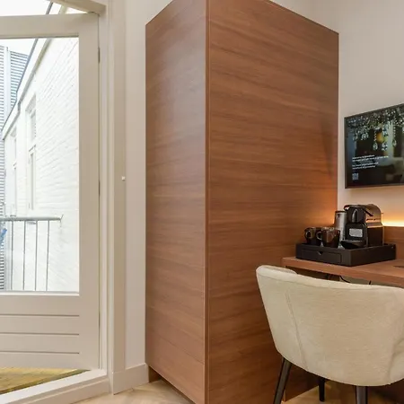 فندق Novallure Centre *